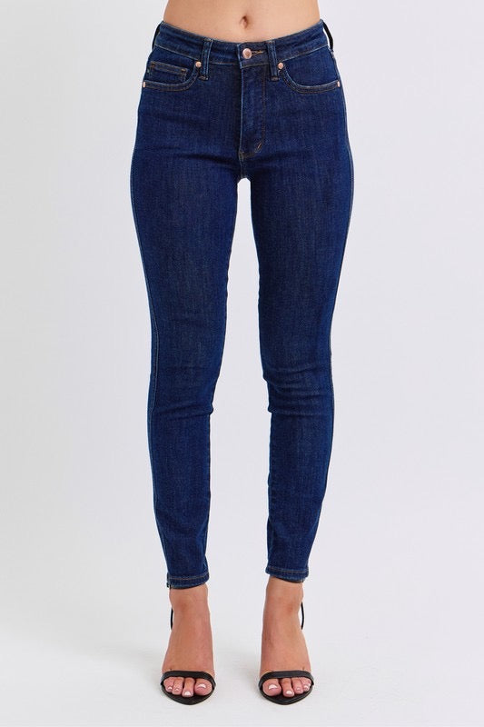 Judy Blue mid rise classic skinny dark wash jeans